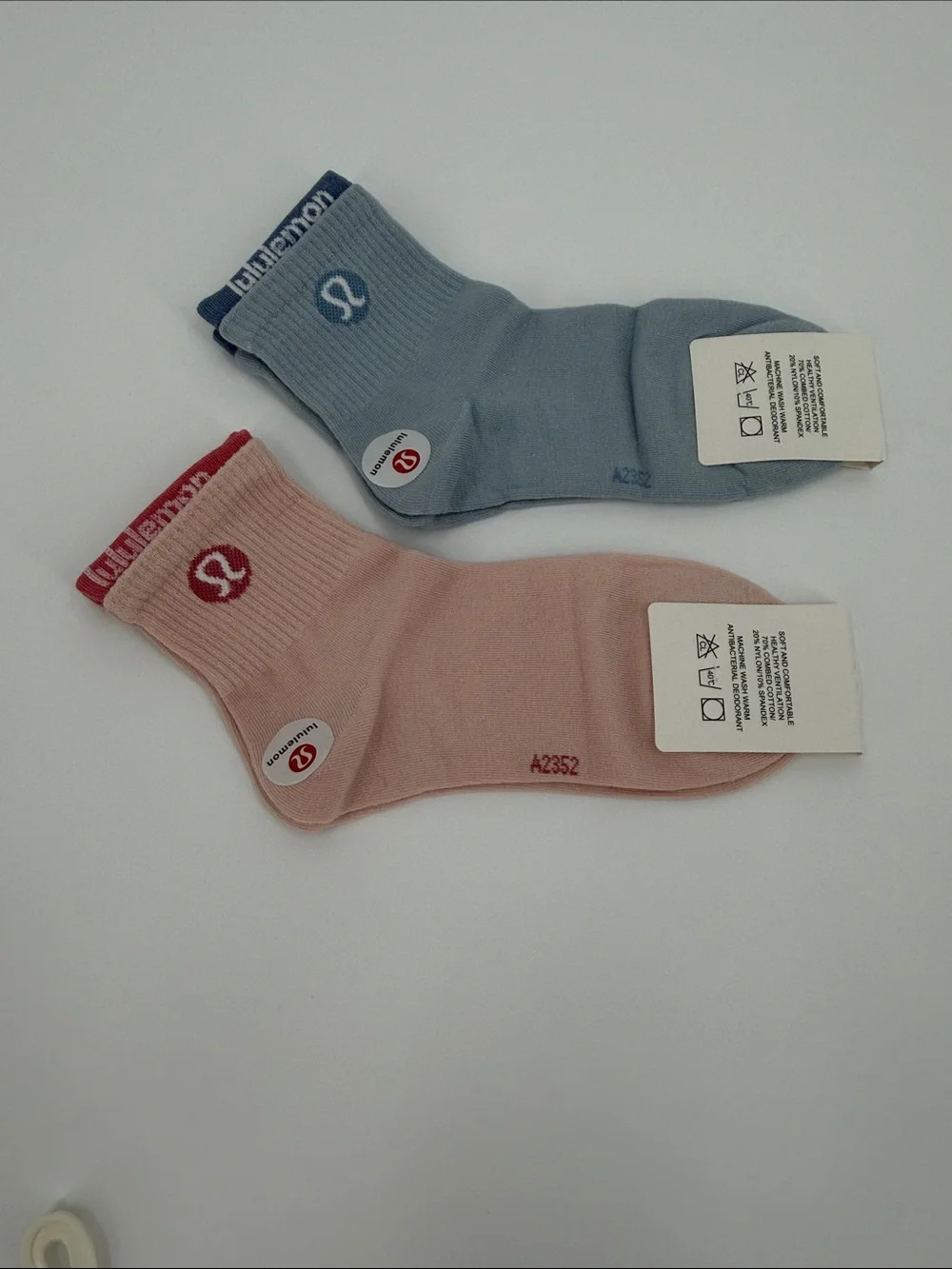 lululemon athletica Low-Cut Socks in Blue & Pink - Pair